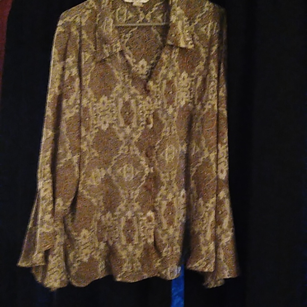 Dress Barn shirt w bell sleeves